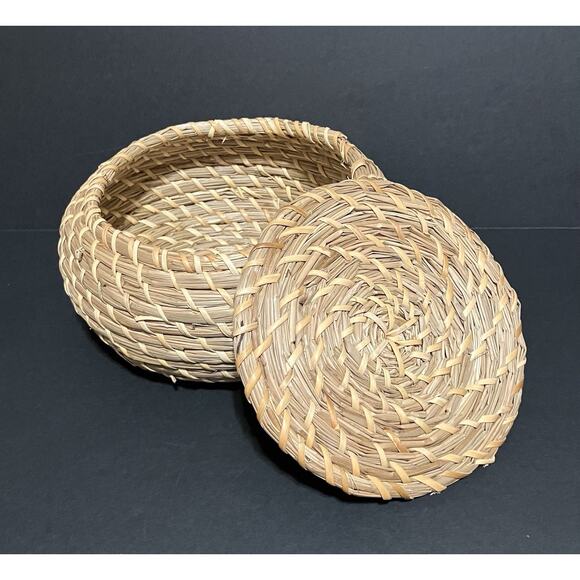 Hand Woven Decorative Seagrass Wicker Storage Basket Container w Lid 7.5” X 4” - Picture 3 of 7
